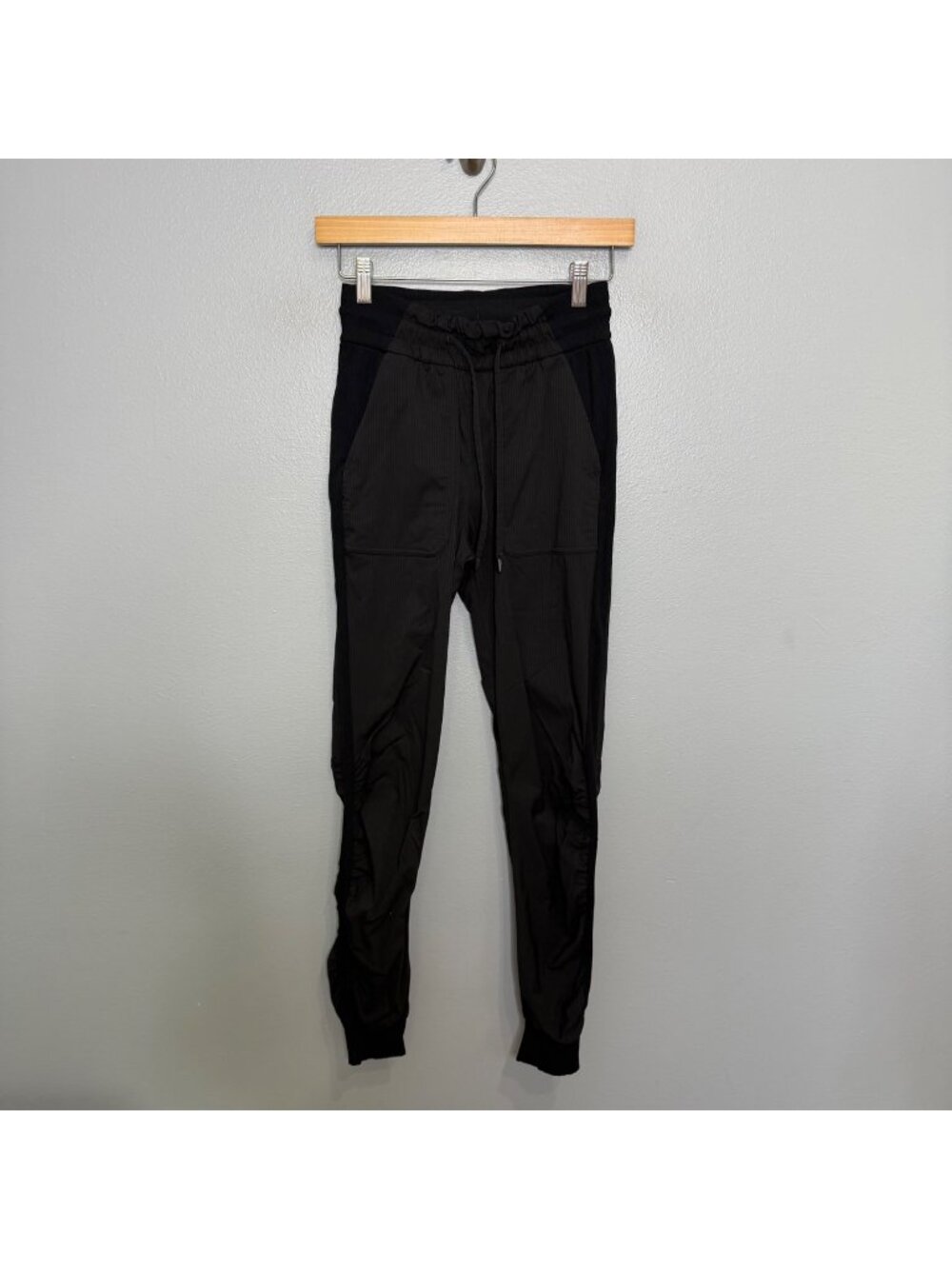 LULULEMON black dance studio jogger size 2